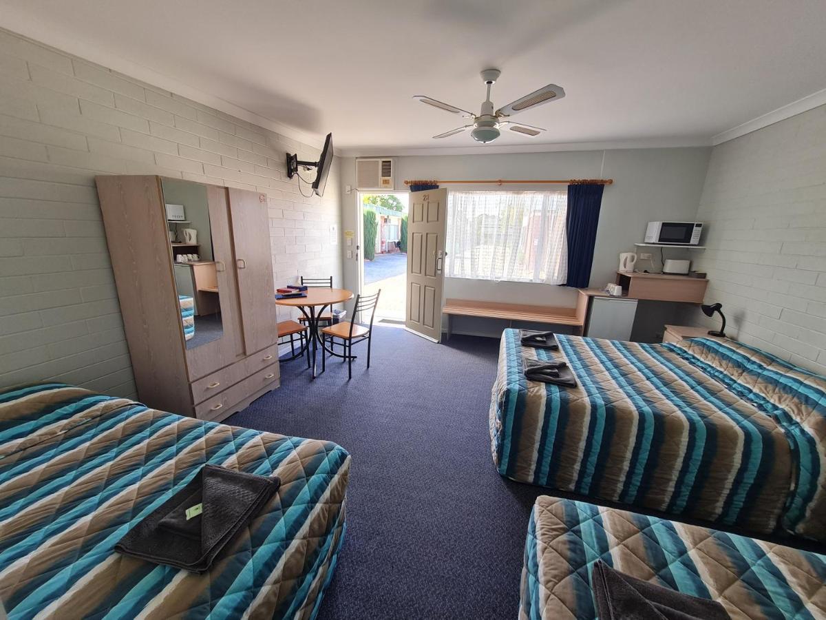 Corowa Motor Inn Bagian luar foto