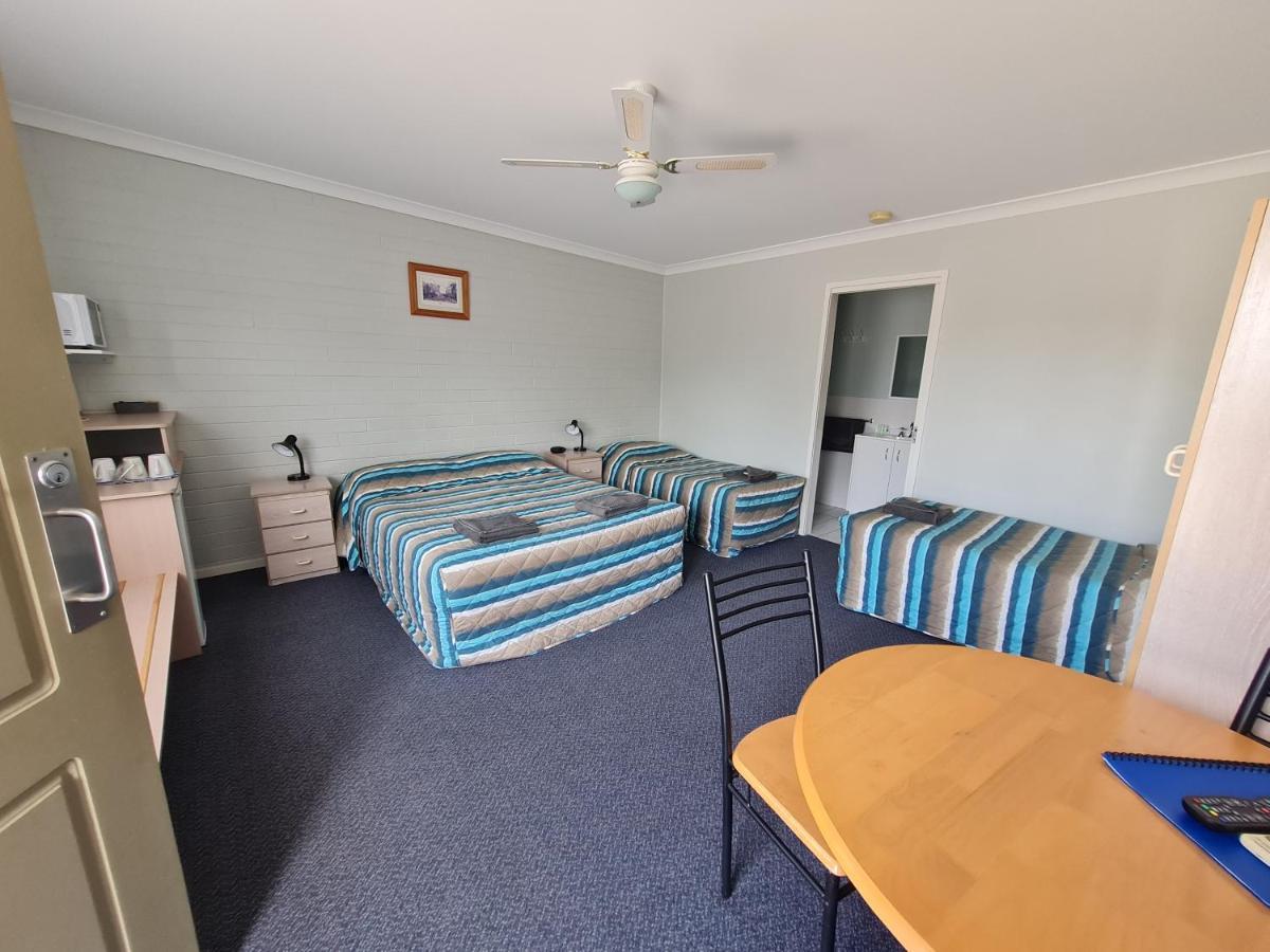 Corowa Motor Inn Bagian luar foto