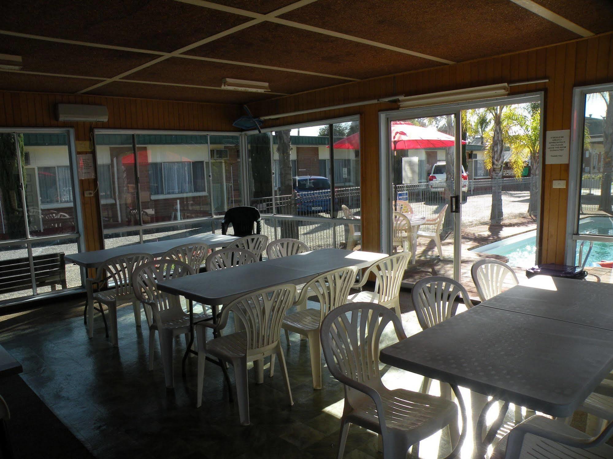 Corowa Motor Inn Bagian luar foto