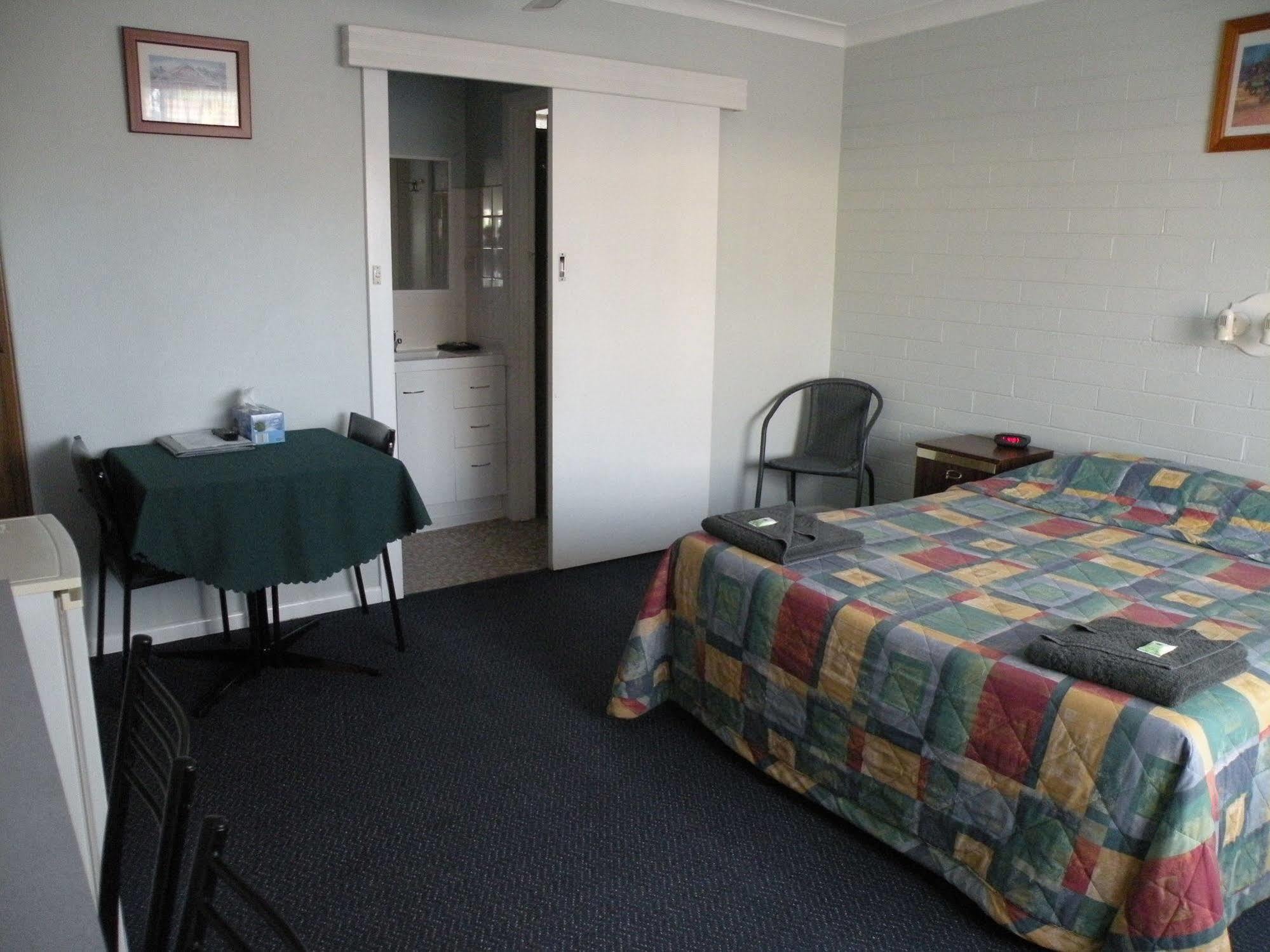 Corowa Motor Inn Bagian luar foto